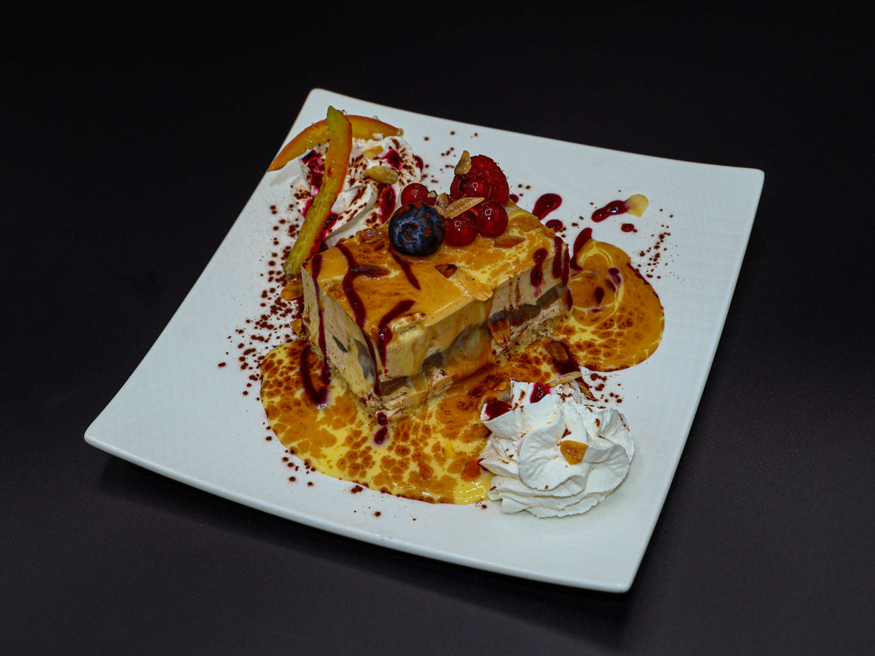 Le bavarois à la crème de marron, et poires caramélisées aux épices